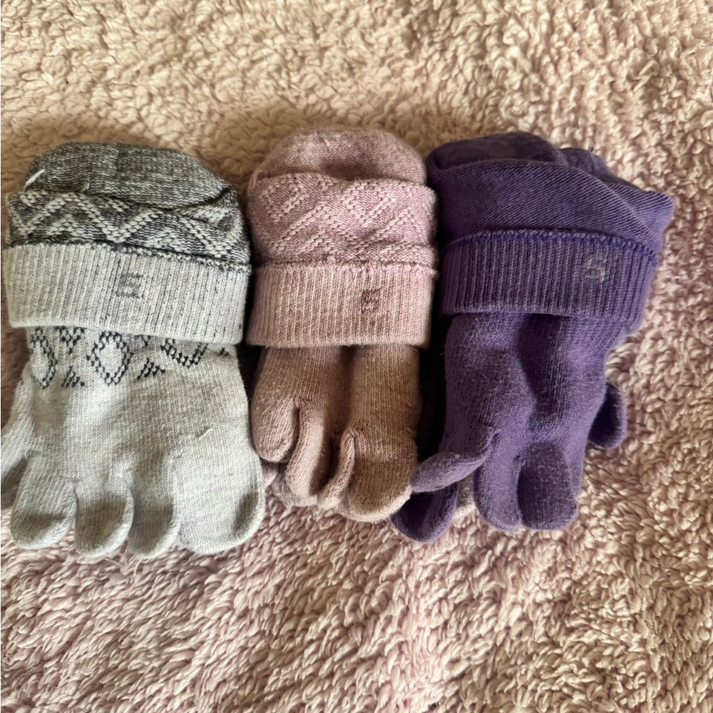 Pilates grippy socks
Size Small 6-8
ONLY TOP 3 ARE AVAILABLE - Picture 4 of 4